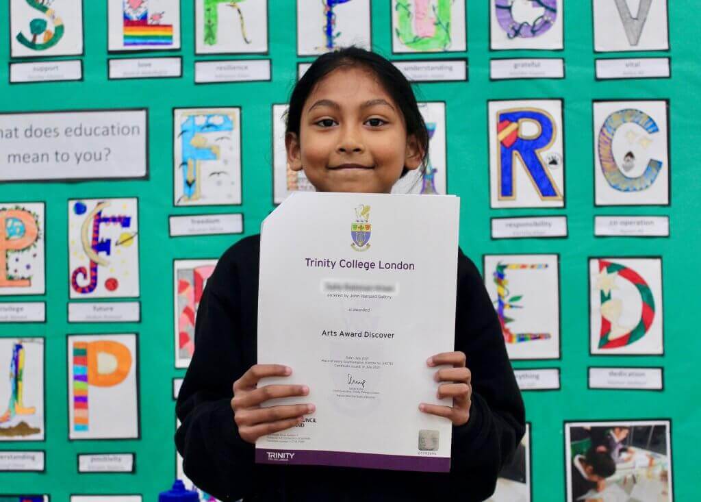 Connecting Culture, 2021.
A student at Mount Pleasant Junior School, Bevois, Southampton, with their Arts Award Discover certificate. 
